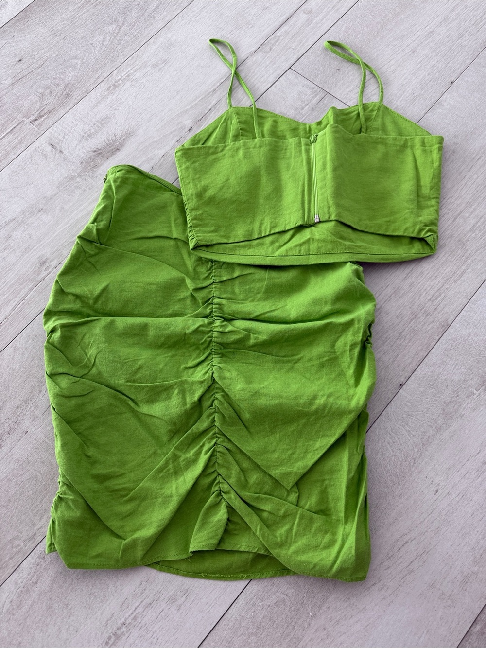 Green 2 piece outfit 💚 - Picture 3 of 3